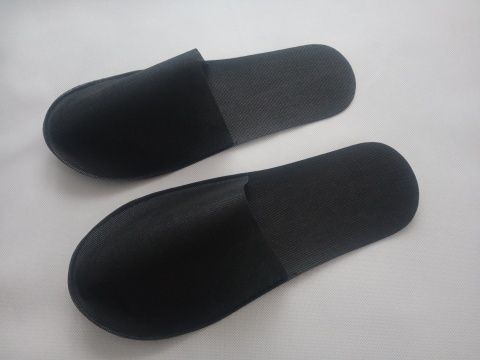 Kapcie jednorazowe z włókniny czarne 50 par